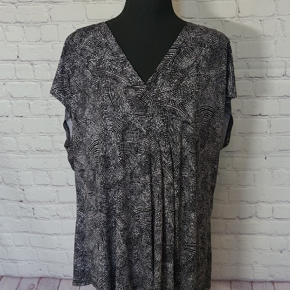 Black Gray Cap Sleeve 18/20 Lane Bryant Micro Printed V Neck Blouse Top